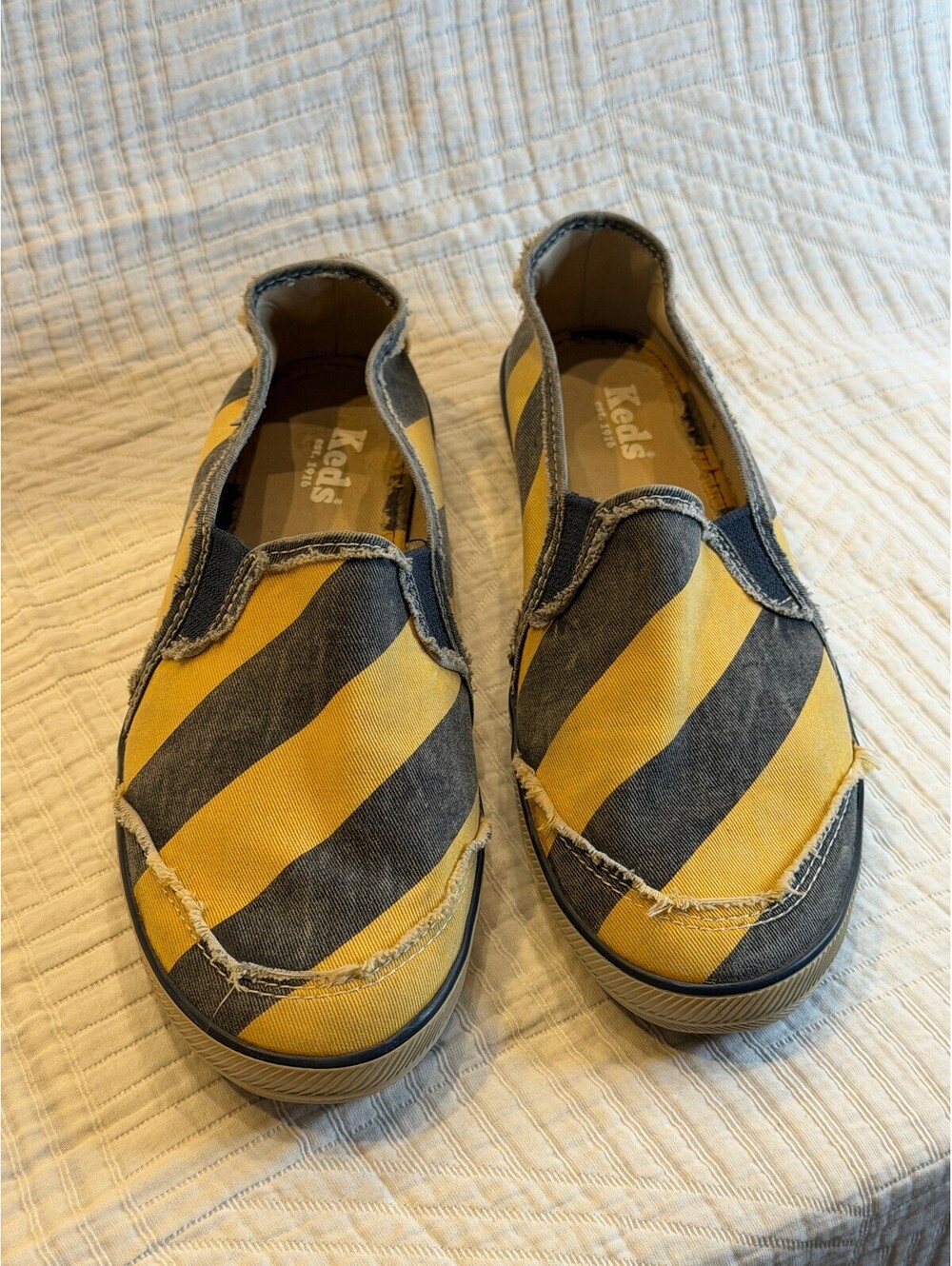 Keds Navy Yellow Striped Canvas Slip-On Sneakers Women’s 7.5